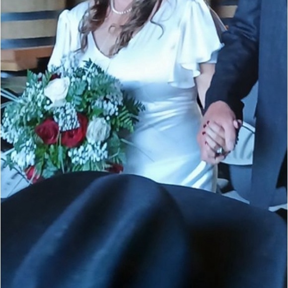 Ivory Flutter Sleeve V-Neck Maxi Mermaid Sexy Bridal Gown Wedding Dress - Picture 4 of 5